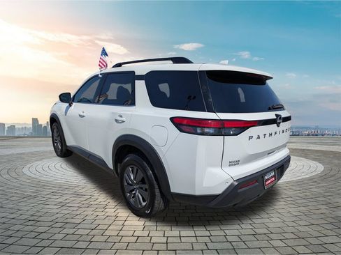 Certified 2024 Nissan Pathfinder SV FWD image 7