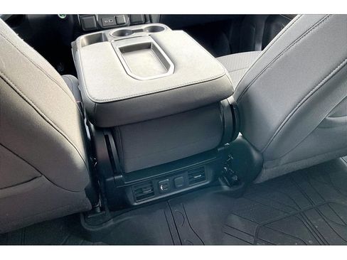 Used 2022 Chevrolet Silverado 1500 LT image 31