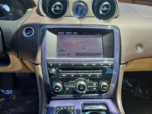 Used 2013 Jaguar XJ image 25