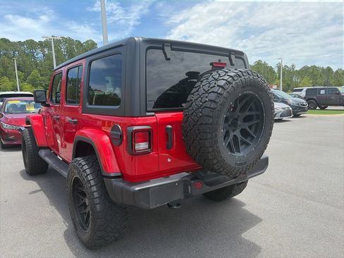 Used 2019 Jeep Wrangler Unlimited Sahara AWD/4WD image 3