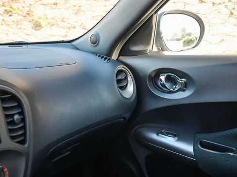 Used 2013 Nissan Juke S FWD image 22