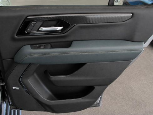 Used 2025 GMC Yukon AT4 AWD/4WD image 19