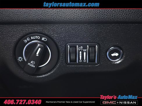 Used 2022 Chrysler 300 Touring L image 24