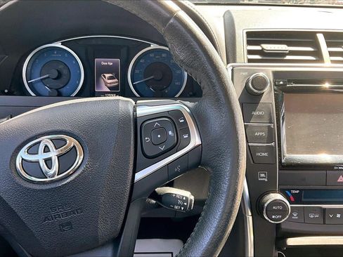 Used 2017 Toyota Camry XLE FWD image 12
