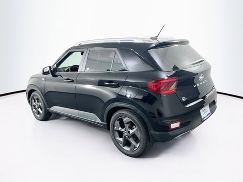 Used 2023 Hyundai Venue SEL image 7