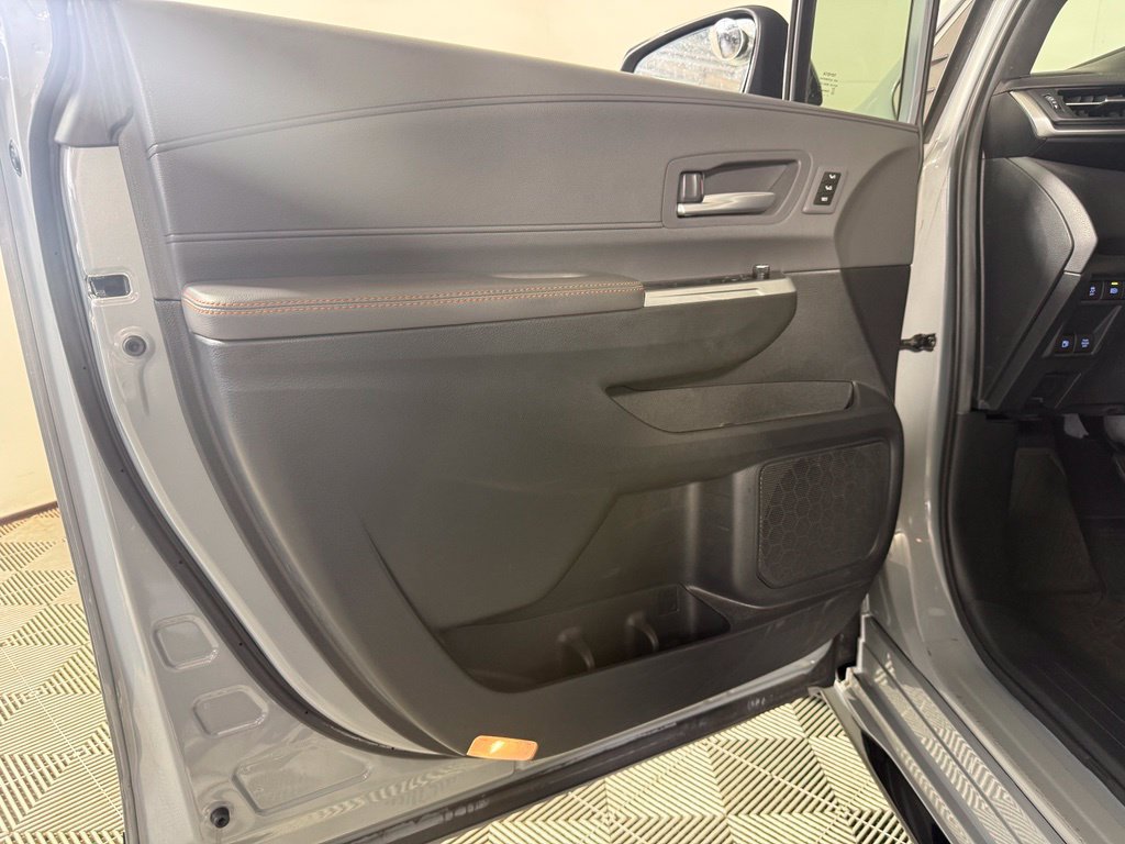 Used 2024 Toyota Sienna XSE FWD image 19