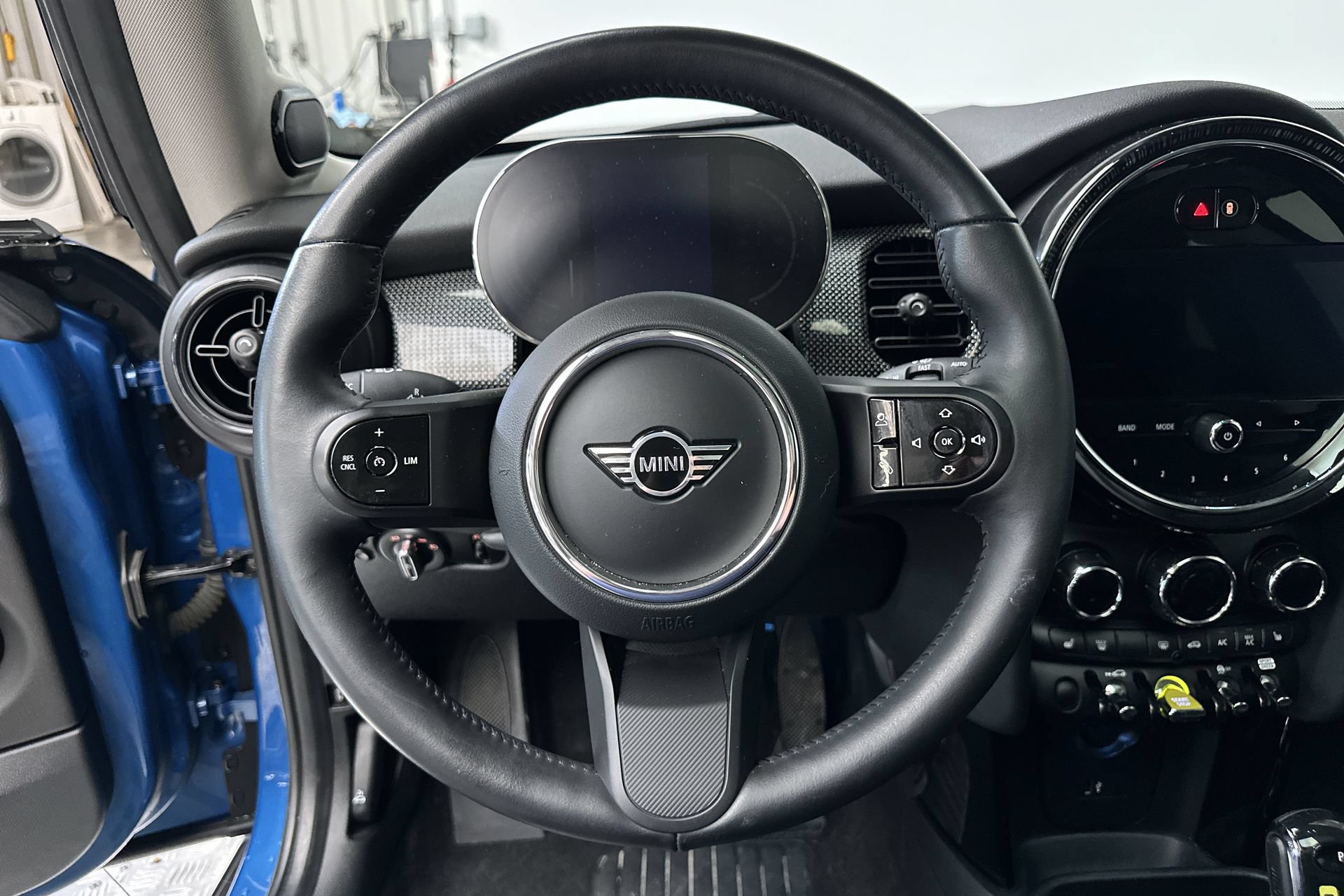 Certified 2024 MINI Cooper SE w/ Signature Upholstery Package FWD image 17