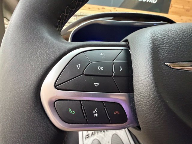 Used 2022 Chrysler Pacifica Limited FWD image 23