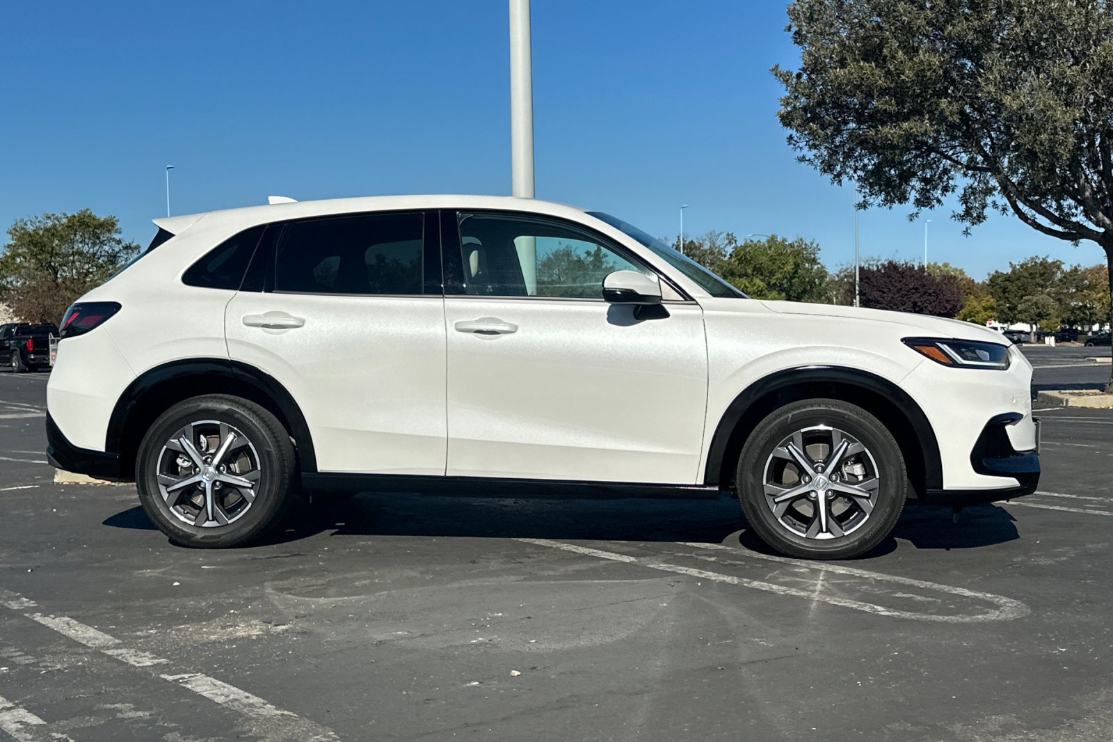 Used 2024 Honda HR-V EX-L image 3