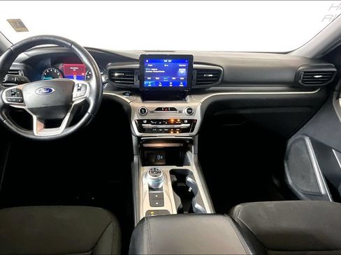Used 2021 Ford Explorer XLT RWD image 11