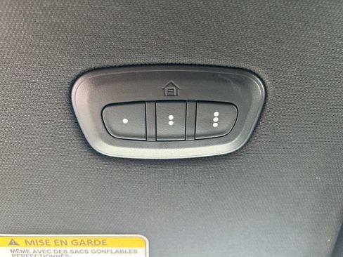 Used 2023 RAM 1500 Laramie AWD/4WD image 3