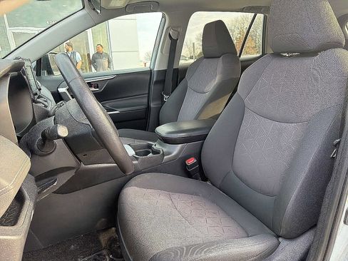 Used 2019 Toyota RAV4 XLE w/ Convenience Package image 17