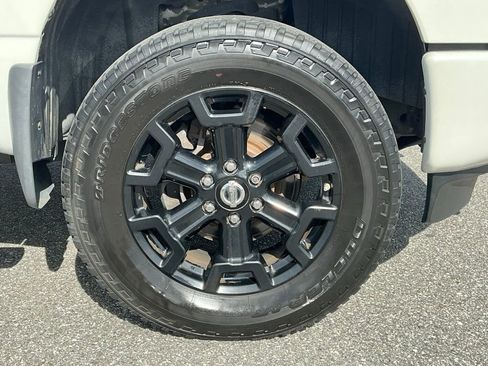 Used 2019 Nissan Titan SL w/ Midnight Edition image 12