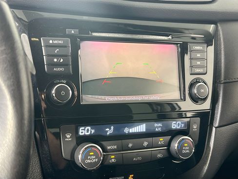 Used 2018 Nissan Rogue SV AWD/4WD image 13