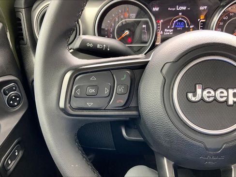 Used 2023 Jeep Gladiator Sport image 22
