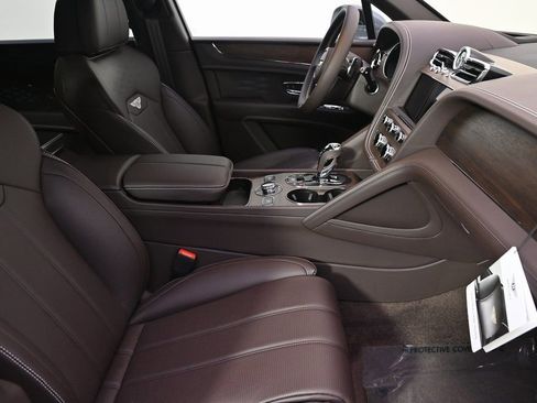 Used 2024 Bentley Bentayga Extended Wheelbase image 16