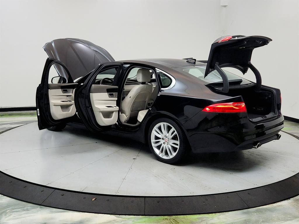 Used 2016 Jaguar XF Prestige RWD image 12