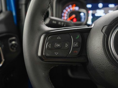 Used 2025 Jeep Gladiator Rubicon AWD/4WD image 25