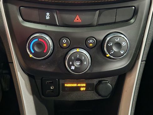 Used 2022 Chevrolet Trax LS w/ Tint and Cruise Package image 38