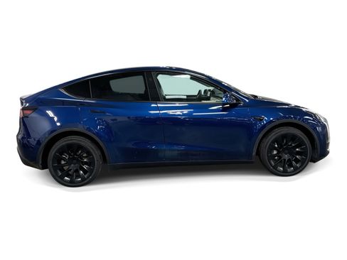 Certified 2023 Tesla Model Y AWD image 7