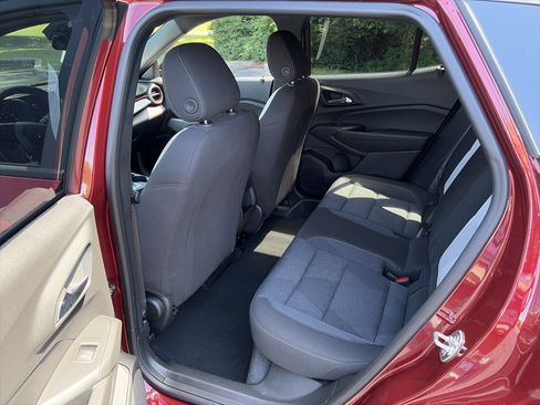 Used 2024 Chevrolet Trax RS FWD image 20