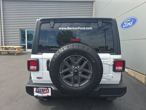 Used 2024 Jeep Wrangler Unlimited Sport AWD/4WD image 8