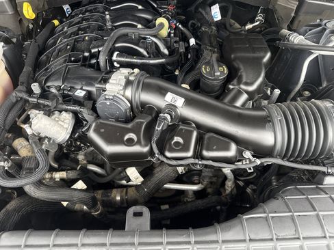 Used 2024 Jeep Grand Cherokee Laredo X image 32