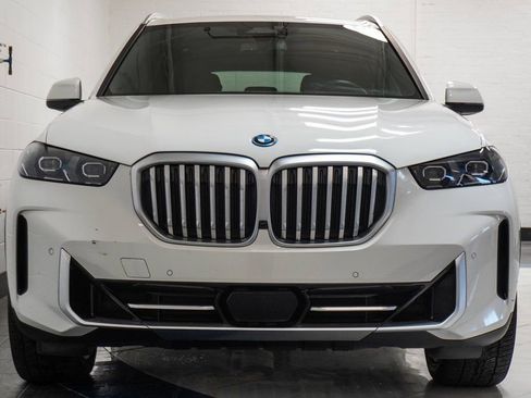 Used 2025 BMW X5 xDrive50e AWD/4WD image 36