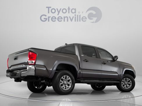 Used 2018 Toyota Tacoma SR5 RWD image 9