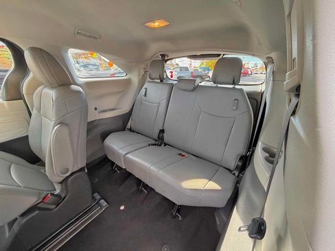 Used 2024 Toyota Sienna XLE image 15