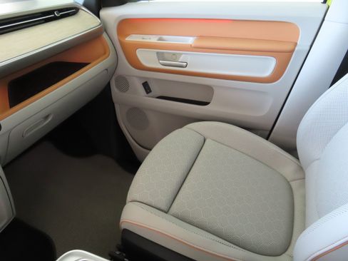 New 2025 Volkswagen ID. Buzz 1st Edition image 20