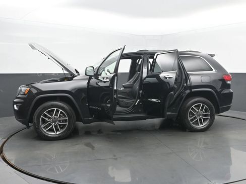 Used 2021 Jeep Grand Cherokee Limited w/ Sun & Sound Group AWD/4WD image 52