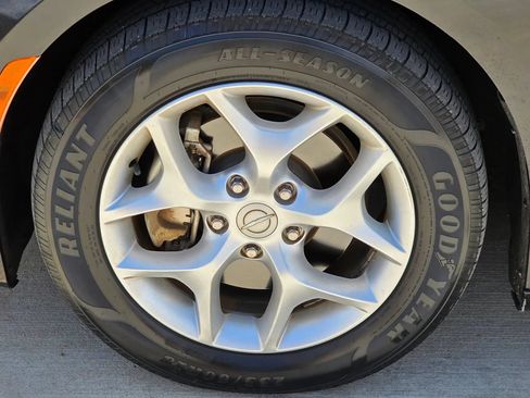 Used 2017 Chrysler Pacifica Touring-L w/ Tire & Wheel Group FWD image 33