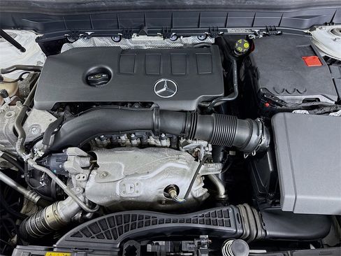 Used 2020 Mercedes-Benz GLB 250 4MATIC w/ Premium Package image 33