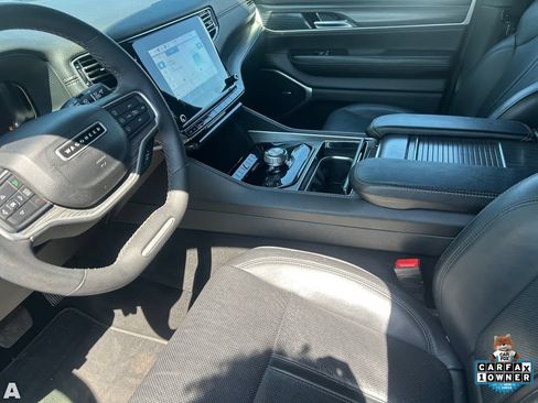 Used 2024 Jeep Wagoneer Series II w/ Flexible Seating Group RWD image 20