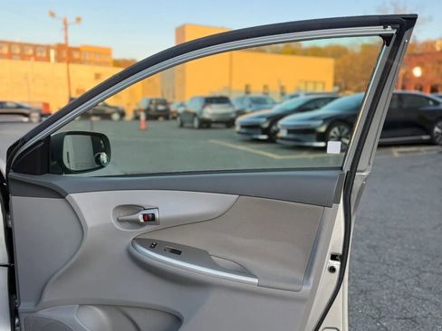 Used 2010 Toyota Corolla S FWD image 29