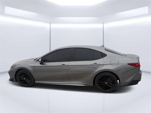 Used 2025 Toyota Camry SE image 6