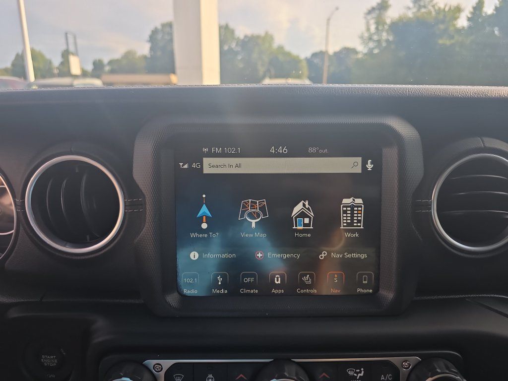 Used 2018 Jeep Wrangler Unlimited Sahara AWD/4WD image 14