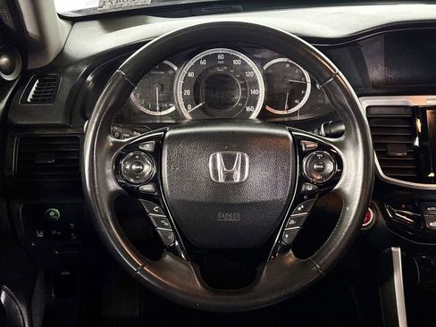 Used 2017 Honda Accord Touring image 13