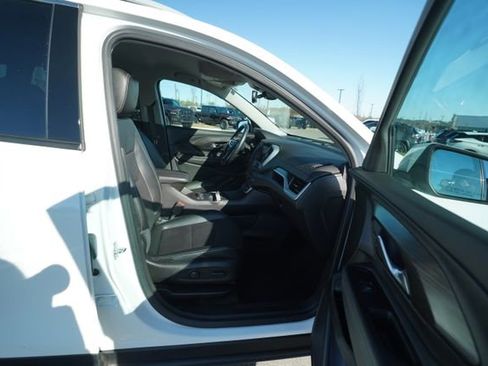 Used 2023 GMC Terrain SLT image 19