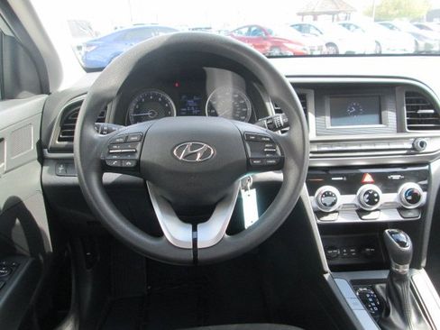 Used 2019 Hyundai Elantra SE w/ Cargo Package FWD image 14