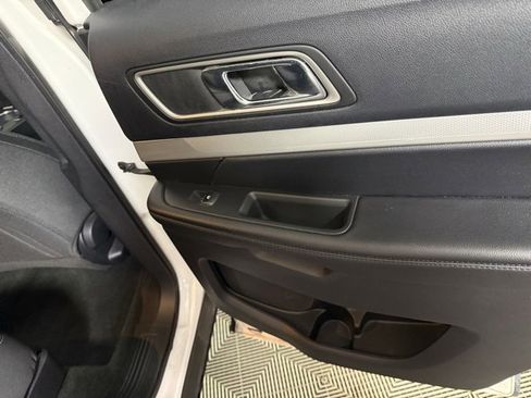 Used 2016 Ford Explorer XLT image 48