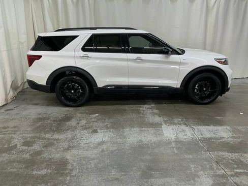 Used 2022 Ford Explorer ST-Line w/ Class IV Trailer Tow Package RWD image 2