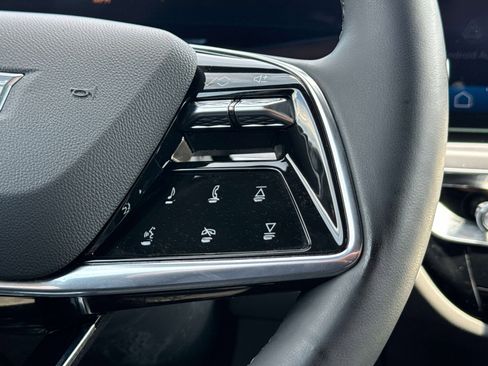 Certified 2024 Cadillac Lyriq Luxury AWD/4WD image 8