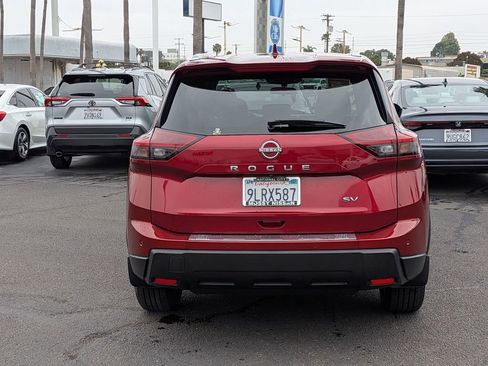 Certified 2024 Nissan Rogue SV w/ SV Premium Package FWD image 9
