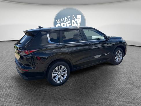 Used 2026 Mitsubishi Outlander ES FWD image 3