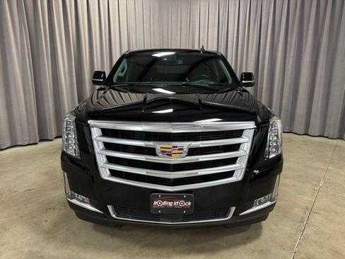Used 2016 Cadillac Escalade Premium AWD/4WD image 2