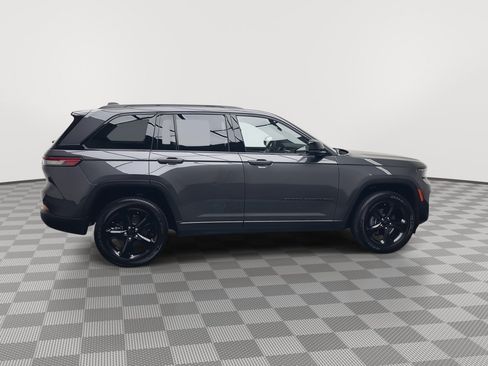 Used 2023 Jeep Grand Cherokee Altitude AWD/4WD image 38