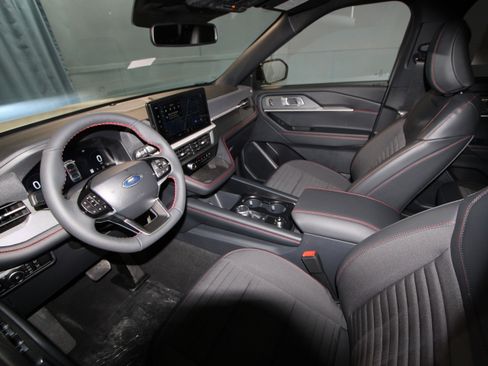 New 2026 Ford Explorer ST-Line w/ ST-Line Street Pack image 2