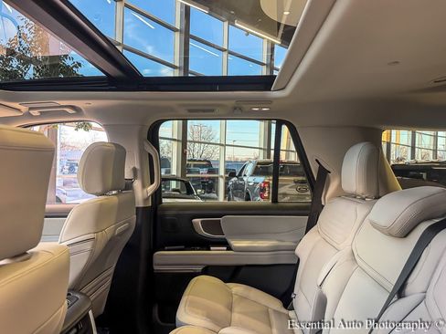 Used 2025 Ford Expedition Platinum w/ Platinum Ultimate Package image 13